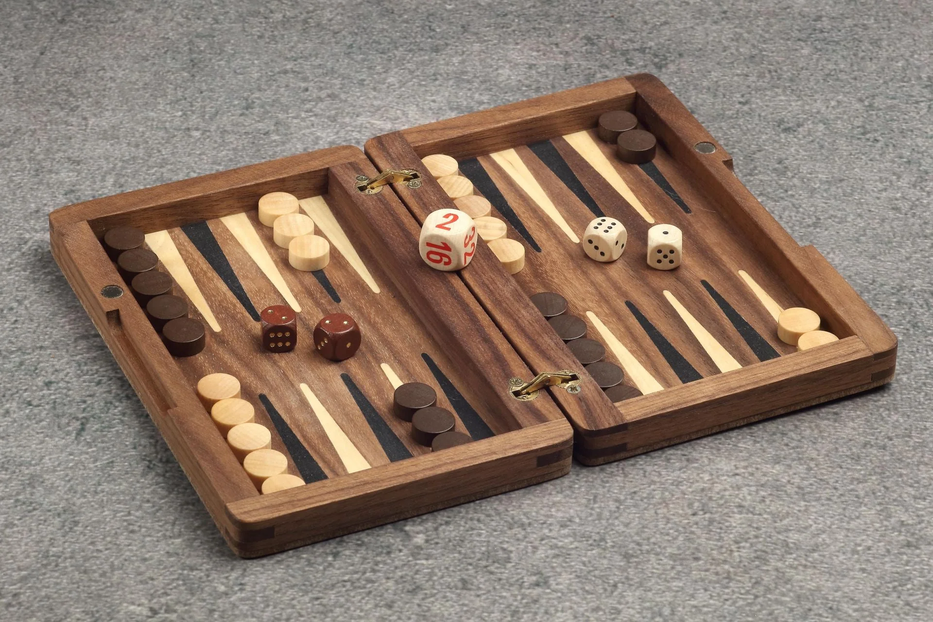 Backgammon de voyage en bois marqueté - Magnétique - Noyer - Image 2