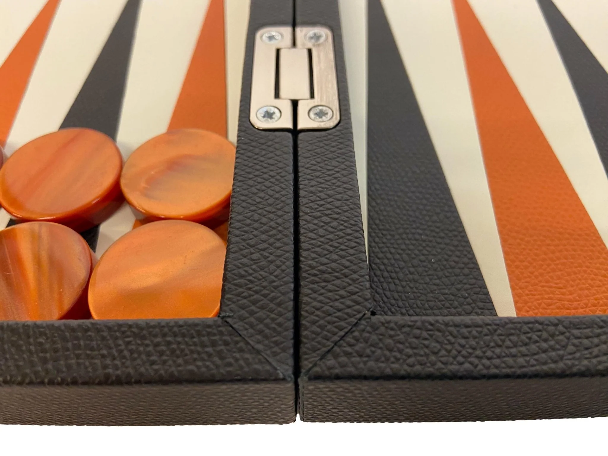 Backgammon en Cuir véritable MM - Noir / Orange - Renzo Romagnoli - Image 8