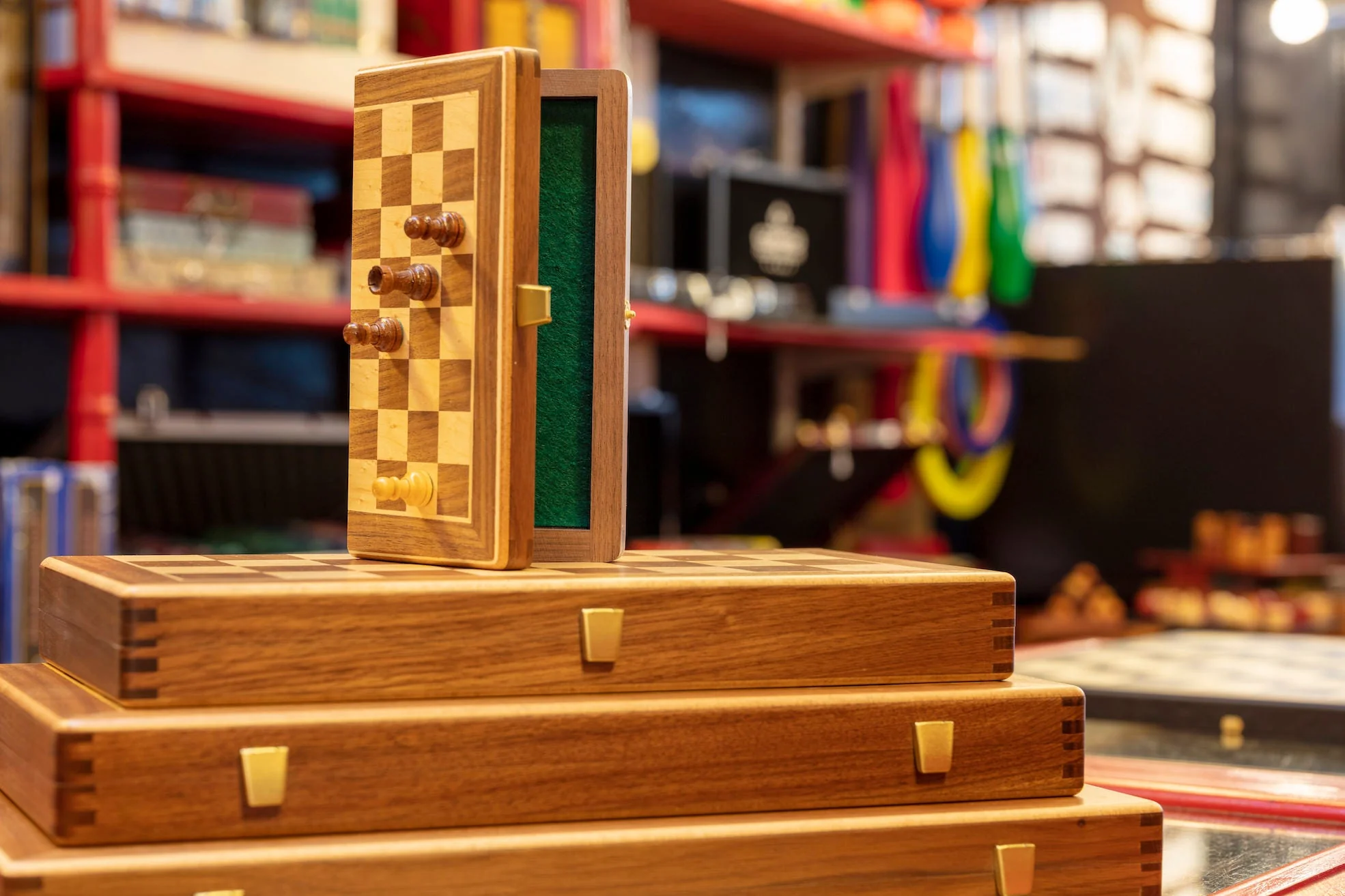 Coffret d'échecs en bois pliant - Ulbrich - Noyer / Erable moucheté - Image 3
