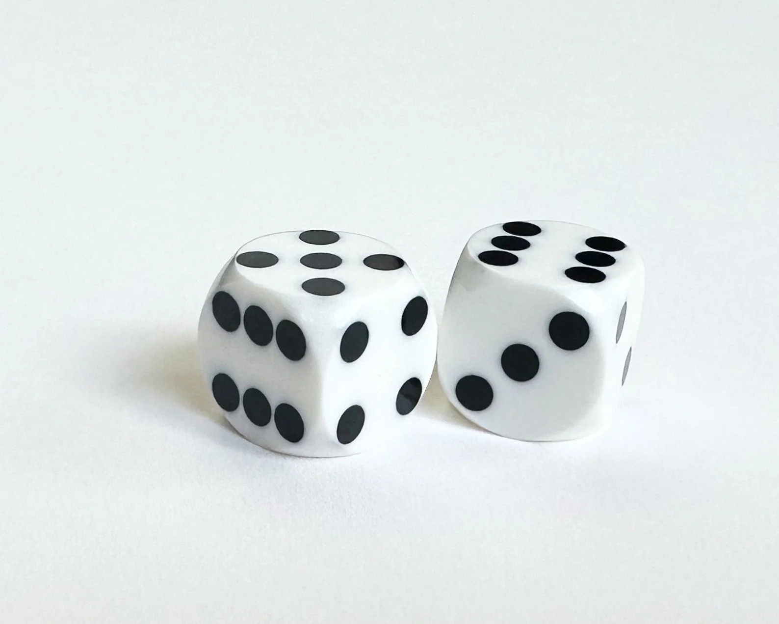 Dés Blanc de précision - Calibrés et numérotées 14 mm - Dés de backgammon