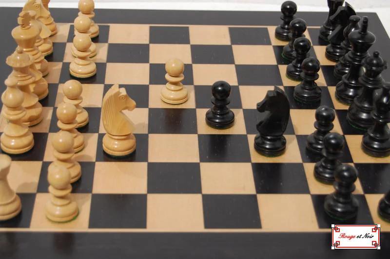 Ensemble jeu d'échecs Club Noir en Sycomore et Poirier teinté - Pièces buis teinté - Image 4
