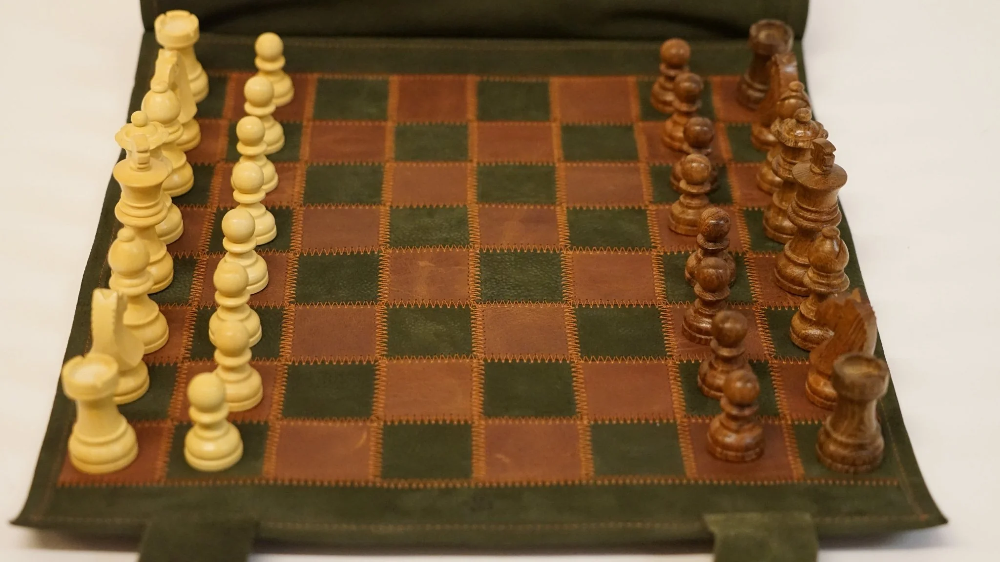Ensemble jeu d'échecs en cuir - magnétique - Vert / Marron - mélia games - Image 7