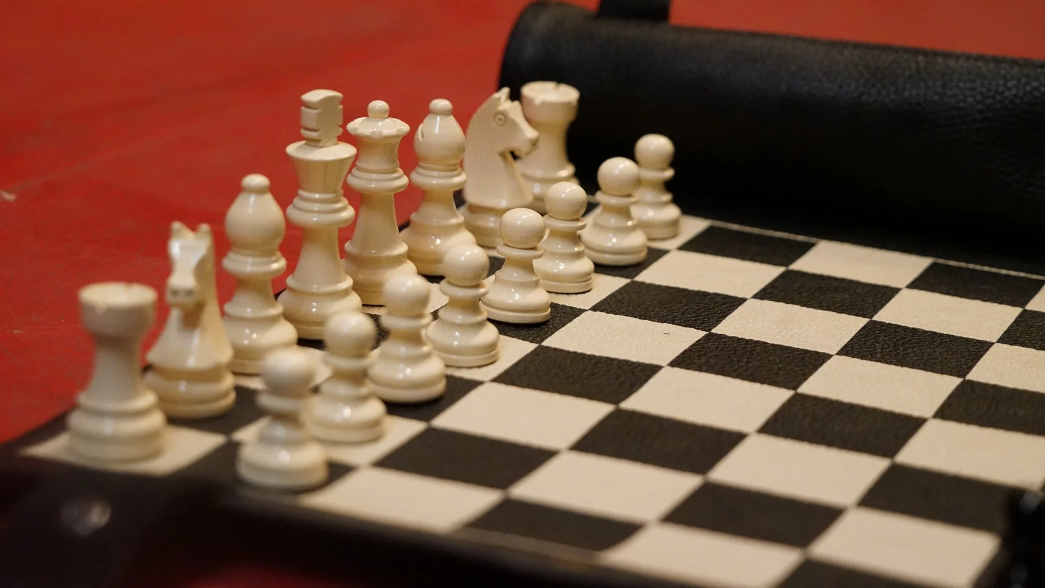 Ensemble jeu d'échecs en cuir - laqué - Noir - mélia games - Image 4