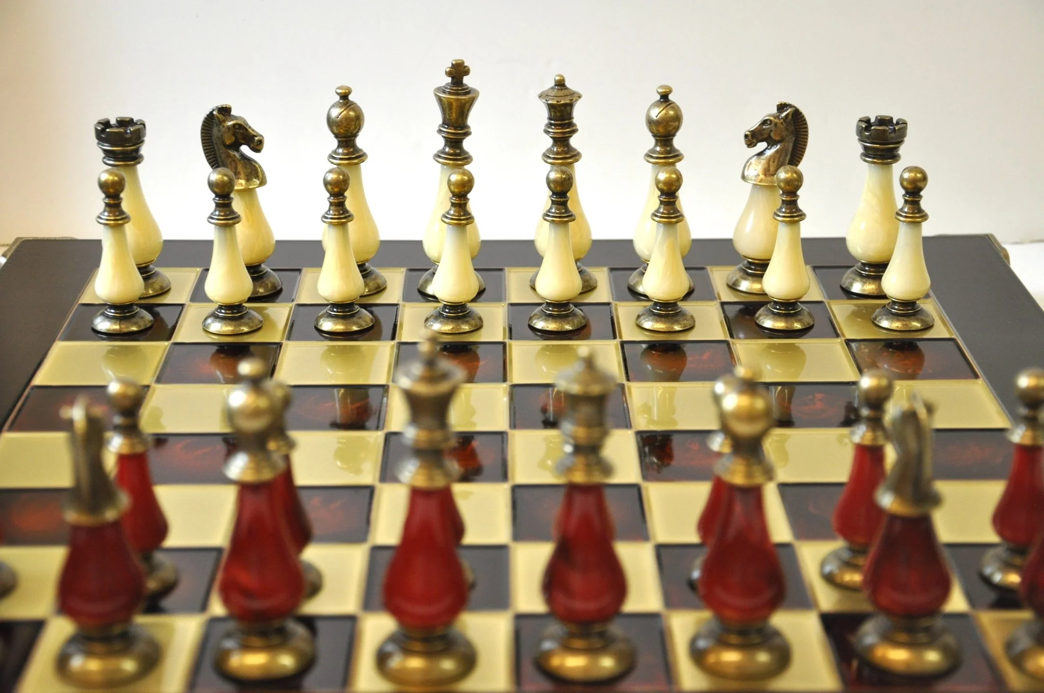 Ensemble jeu d'échecs en laiton et perle - coffre bois - Manopoulos - Image 8