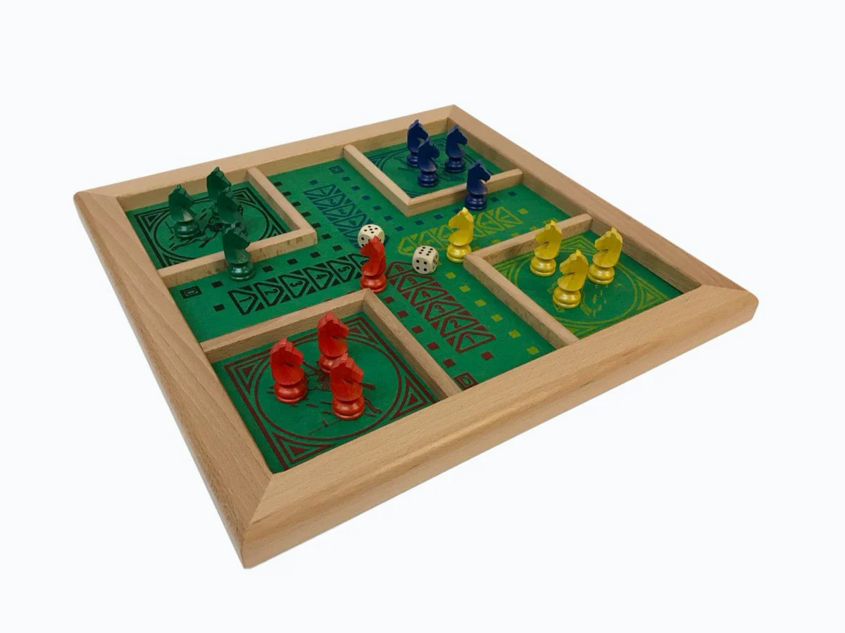 Jeu de petits chevaux avec écuries