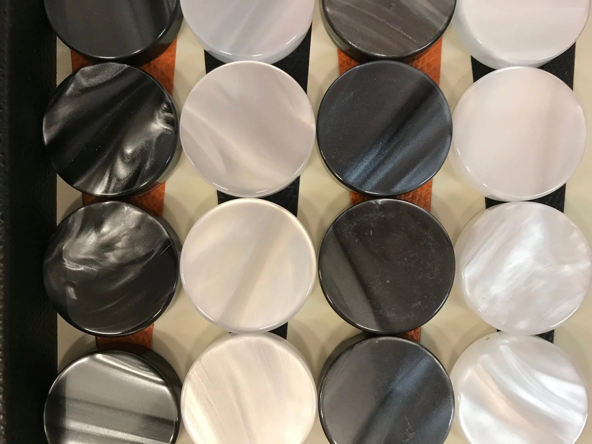 Pions de backgammon en acetate nacrés - Blanc / Noir - Image 2