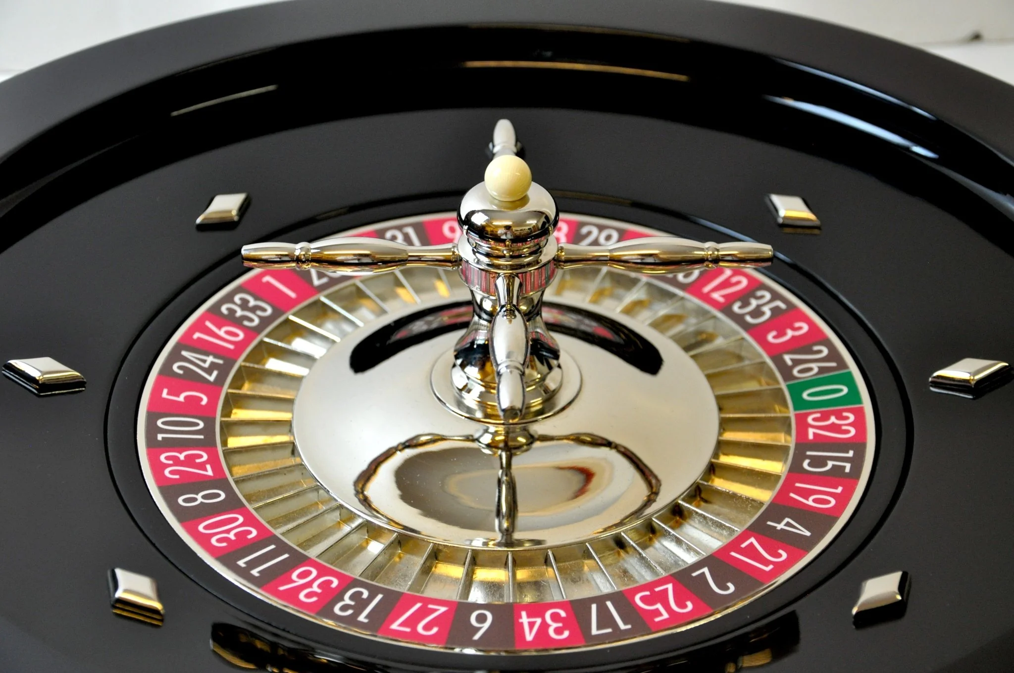 Roulette en Bois - Laquée Noir - 45 cm - Image 4